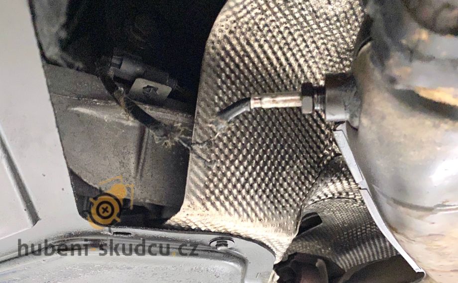 auto zničené kunou